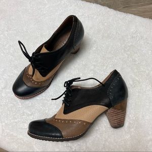 L'ARTISTE Bardot Pump ankle booties leather wingtip lace up size 38